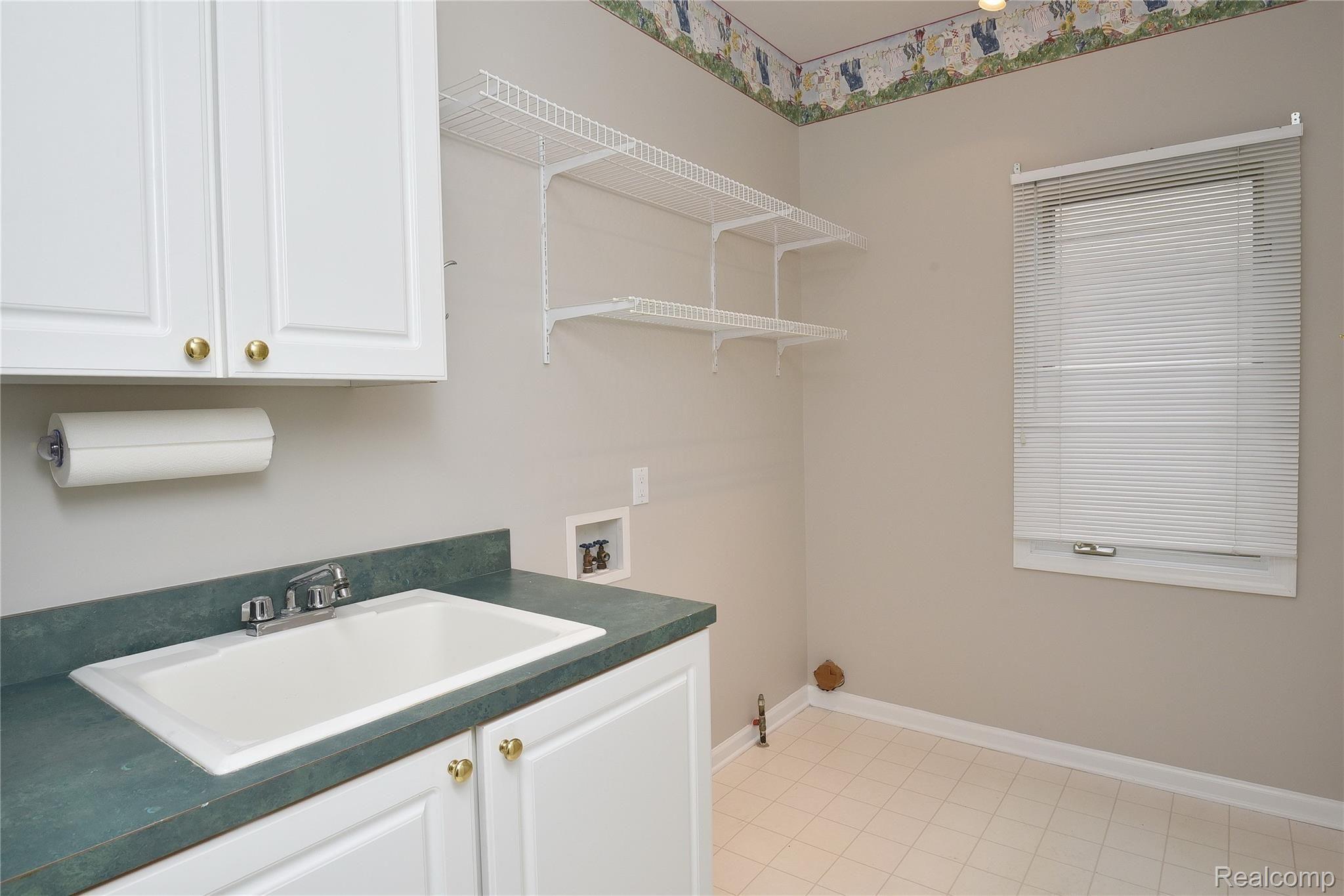 1093 Bloomview Circle Rochester, MI 48307 - Photo 23 of 41 1093 Bloomview_23.JPG