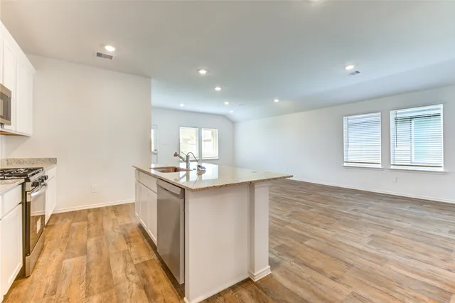 $1,975 | 30507 Carter Cove, Fulshear, TX 77423