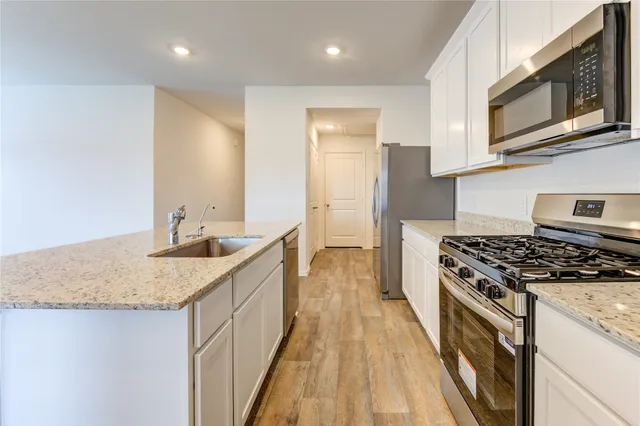 $1,975 | 30507 Carter Cove, Fulshear, TX 77423