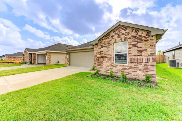 $1,975 | 30507 Carter Cove, Fulshear, TX 77423