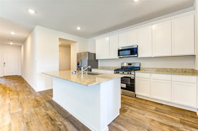 $1,975 | 30507 Carter Cove, Fulshear, TX 77423