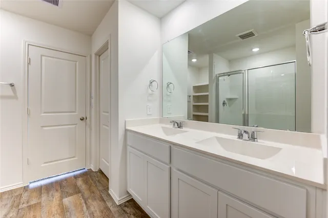 $1,975 | 30507 Carter Cove, Fulshear, TX 77423