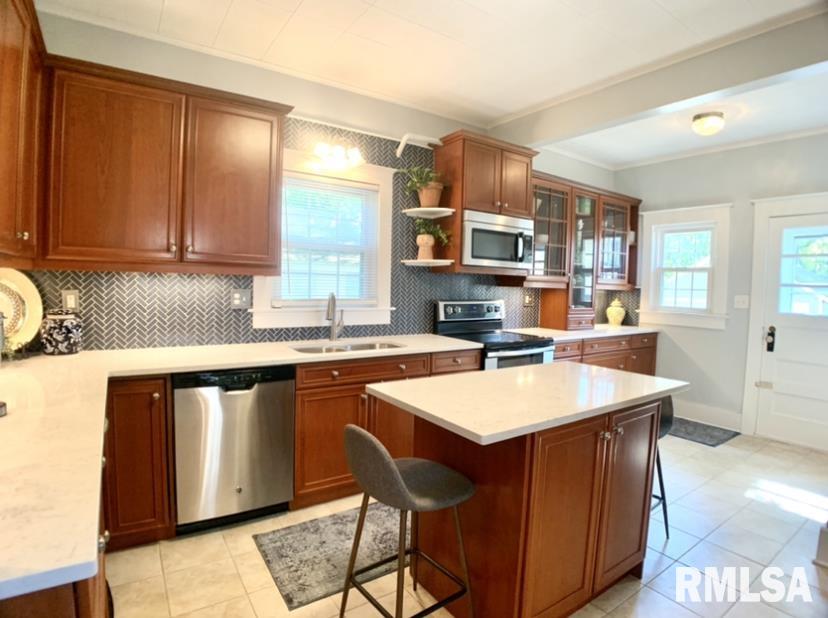 305 South Douglas Avenue Springfield, IL 62704 - Photo 7 of 26