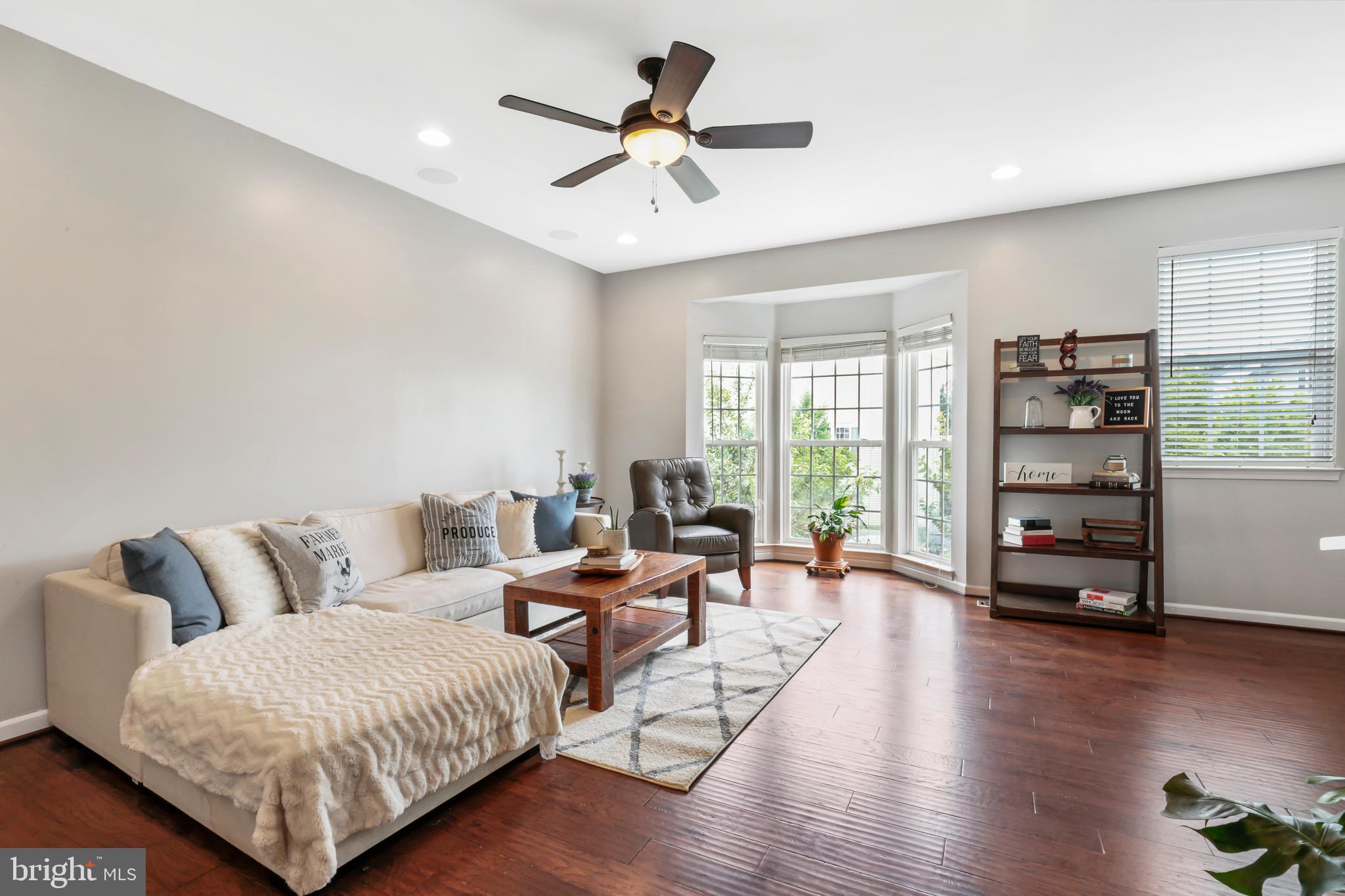 25286 Gothic Square Chantilly, VA 20152 - Photo 2 of 32 ~Open, Light & Airy Living Room~