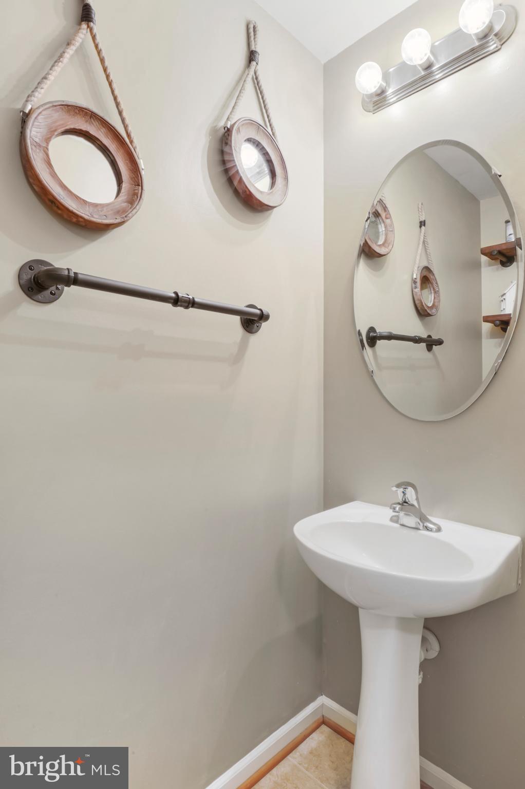 25286 Gothic Square Chantilly, VA 20152 - Photo 14 of 32 ~Powder Room~