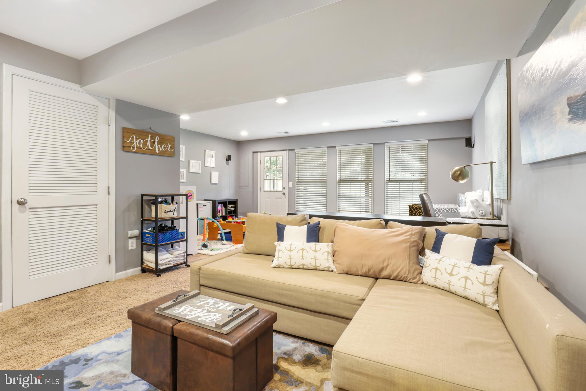 25286 Gothic Square Chantilly, VA 20152 - Photo 16 of 32 ~Perfect Hang-Out Space to Decompress~