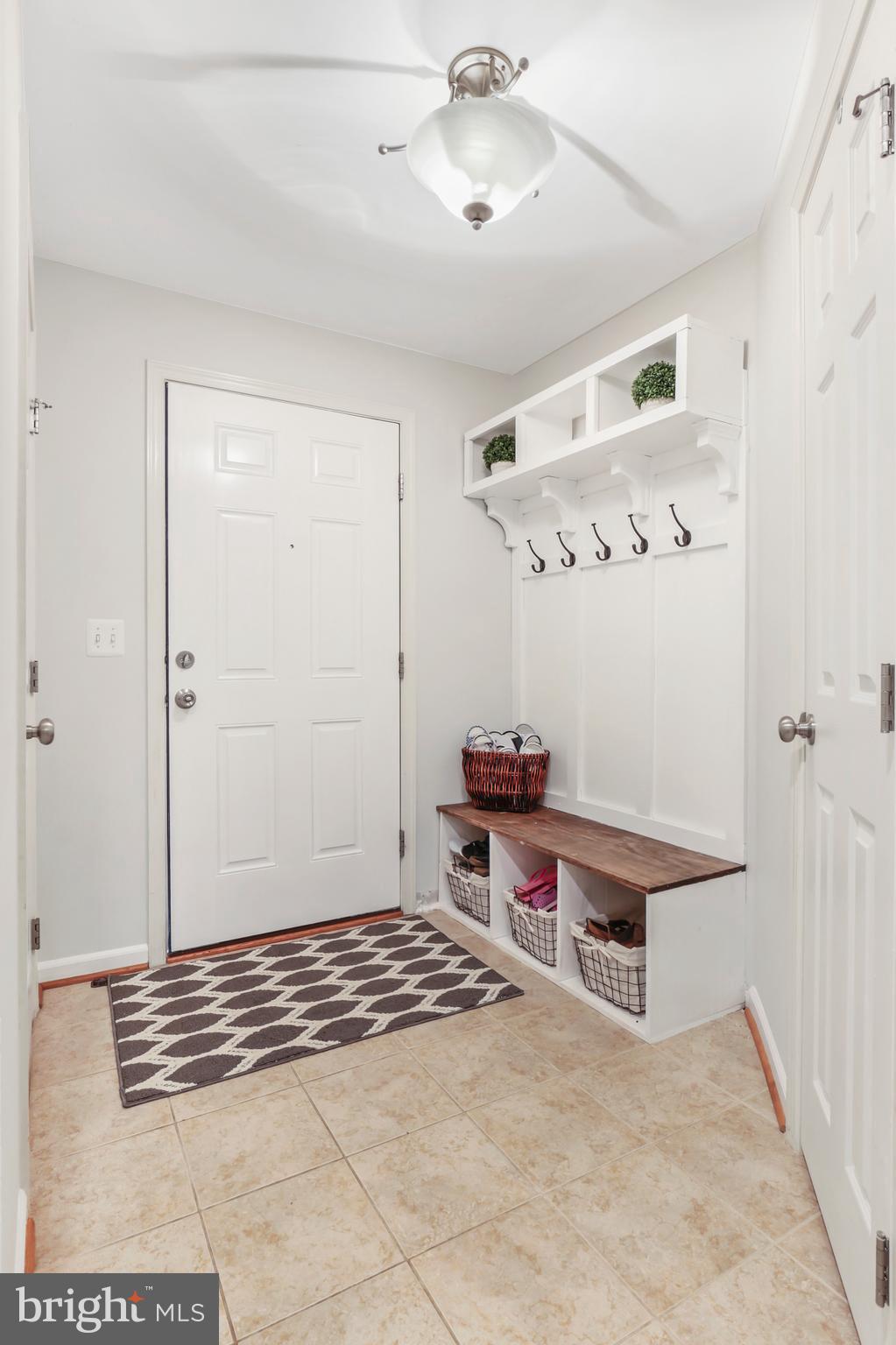 25286 Gothic Square Chantilly, VA 20152 - Photo 17 of 32 ~Mud Room with Custom Built-In Cubbies~