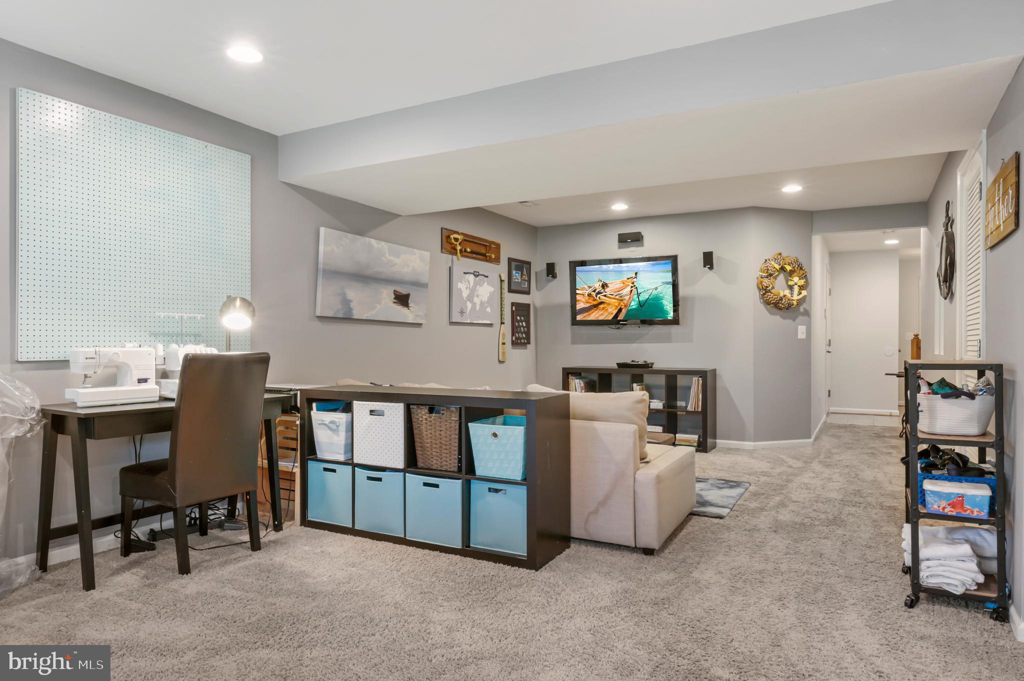 25286 Gothic Square Chantilly, VA 20152 - Photo 18 of 32 Unleash your inner Martha Stewart and get creative