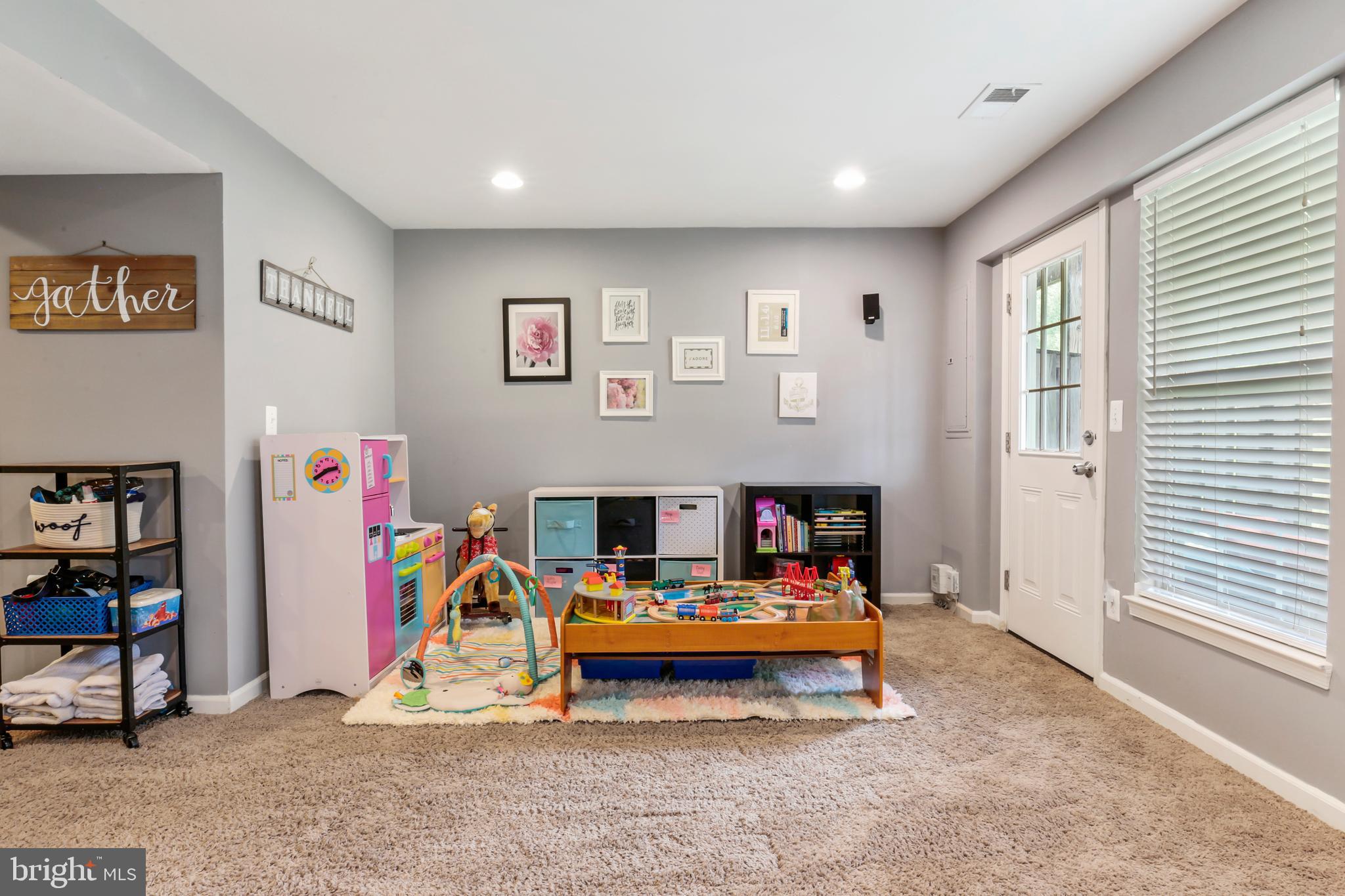 25286 Gothic Square Chantilly, VA 20152 - Photo 19 of 32 ~Space for Play Room~