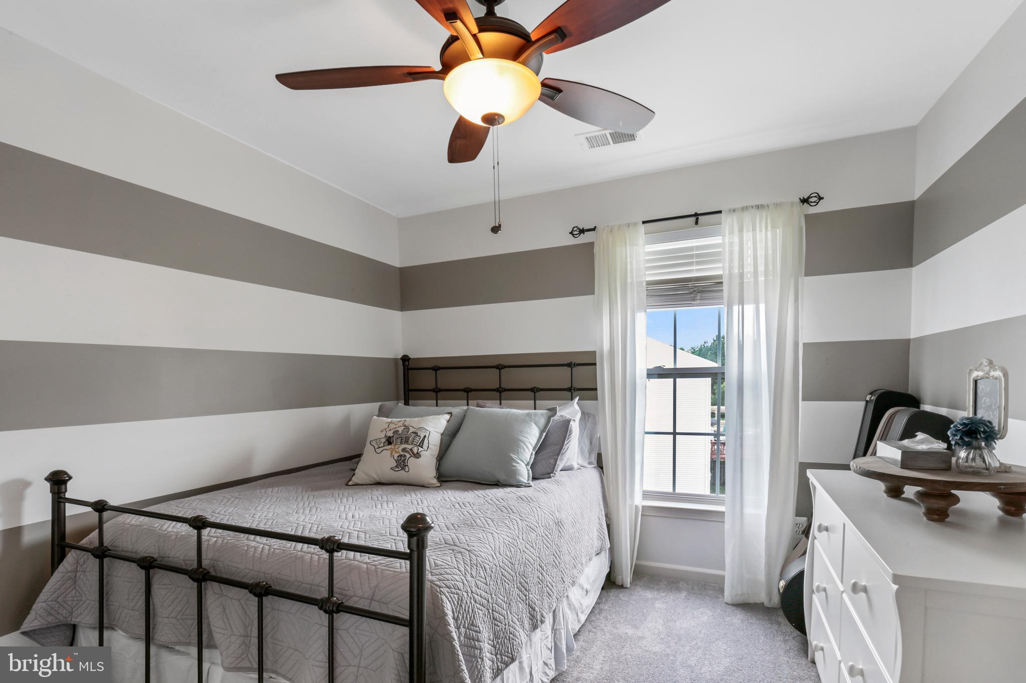 25286 Gothic Square Chantilly, VA 20152 - Photo 24 of 32 Bedroom 2 - Perfection!