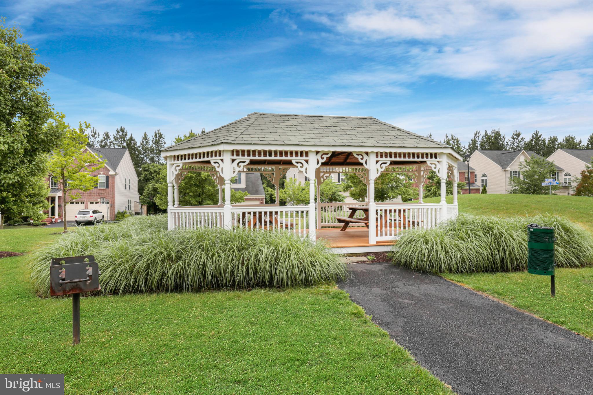 25286 Gothic Square Chantilly, VA 20152 - Photo 30 of 32 ~ Community Common Areas - Not Too Shabby! ~