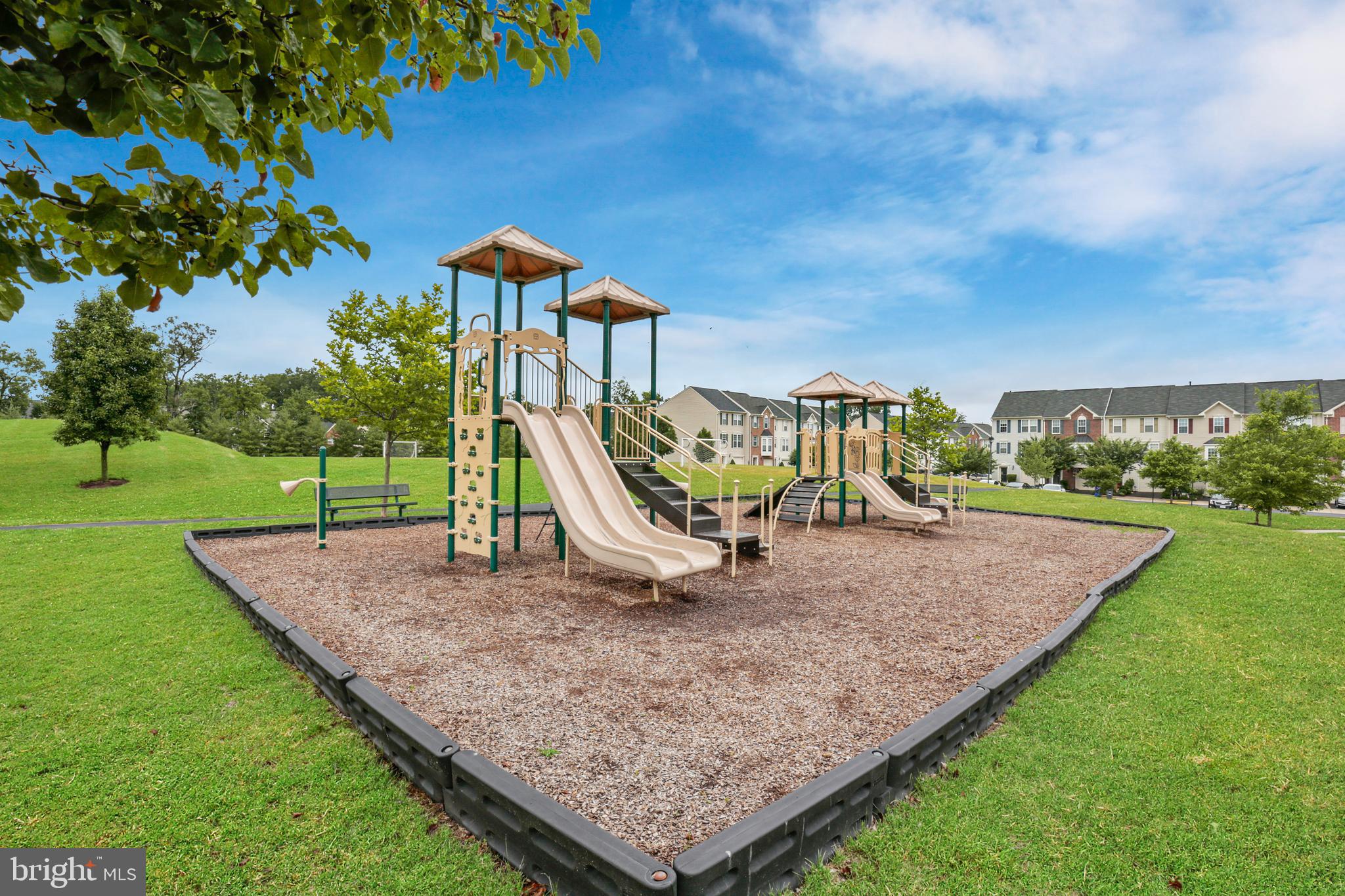 25286 Gothic Square Chantilly, VA 20152 - Photo 32 of 32 ~ The little ones will never be bored! ~