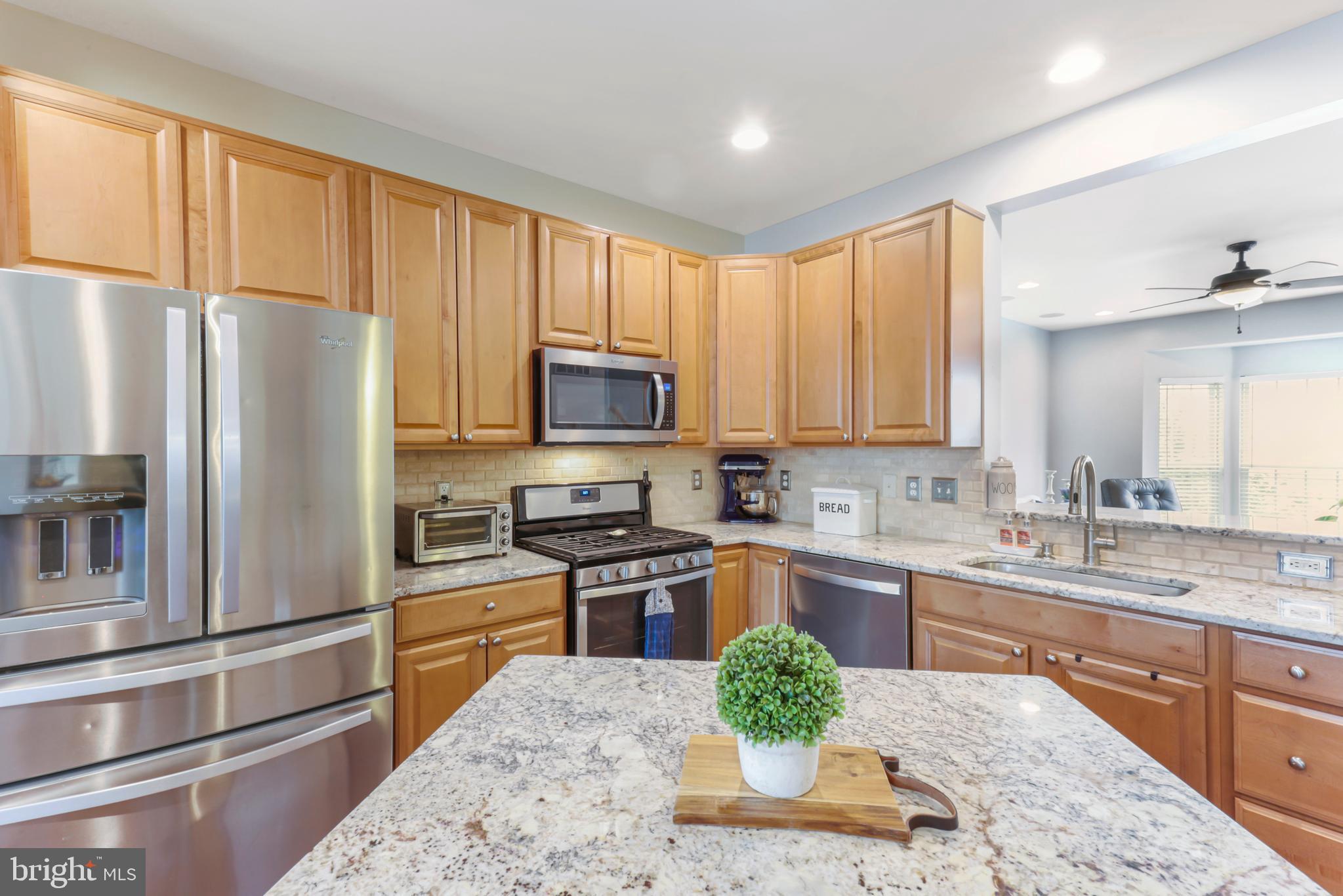 25286 Gothic Square Chantilly, VA 20152 - Photo 8 of 32 ~ Stainless Steel New Appliances ~