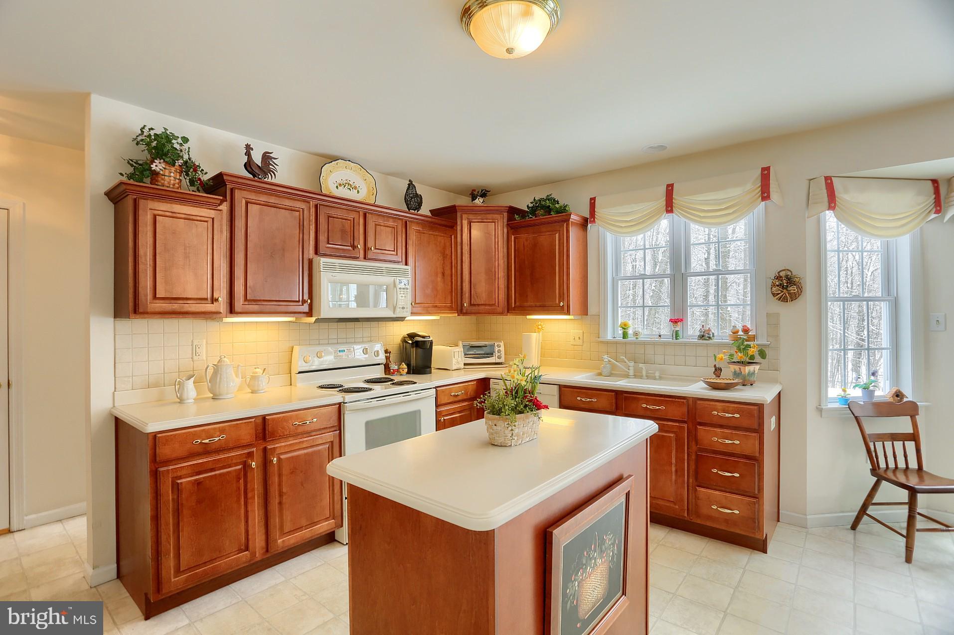 362 Timber Ridge Road Morgantown, PA 19543 - Photo 17 of 52 Beautiful Cherry Kitchen Cabinetry
