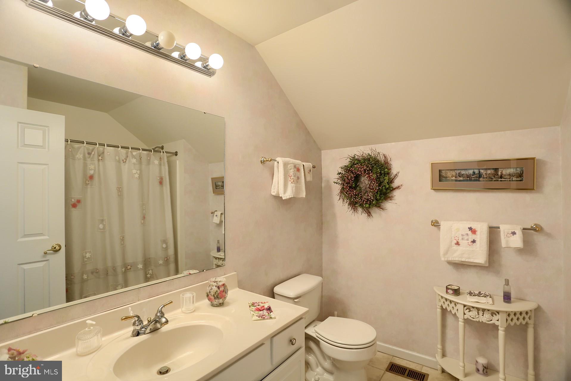 362 Timber Ridge Road Morgantown, PA 19543 - Photo 38 of 52 2nd Floor Bath
