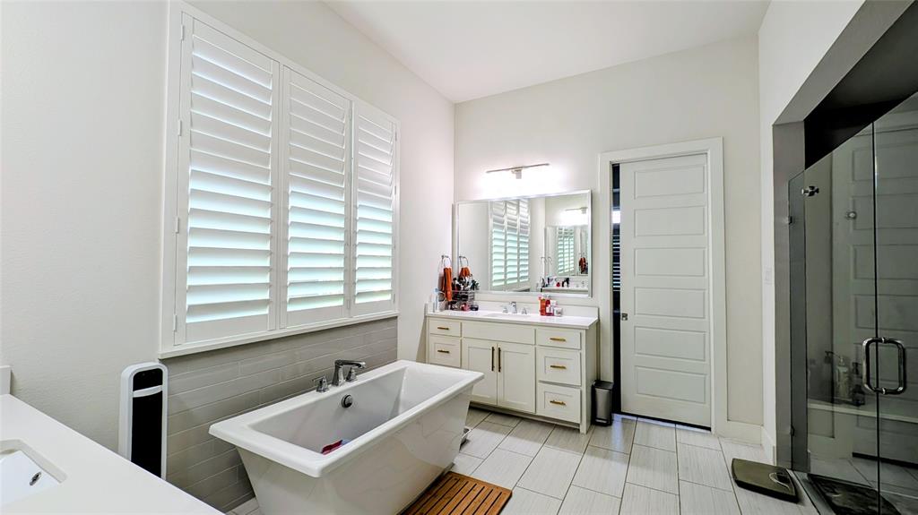 8933 Frostweed Road Frisco, TX 75035 - Photo 16 of 36 a bathroom with a tub sink and mirror