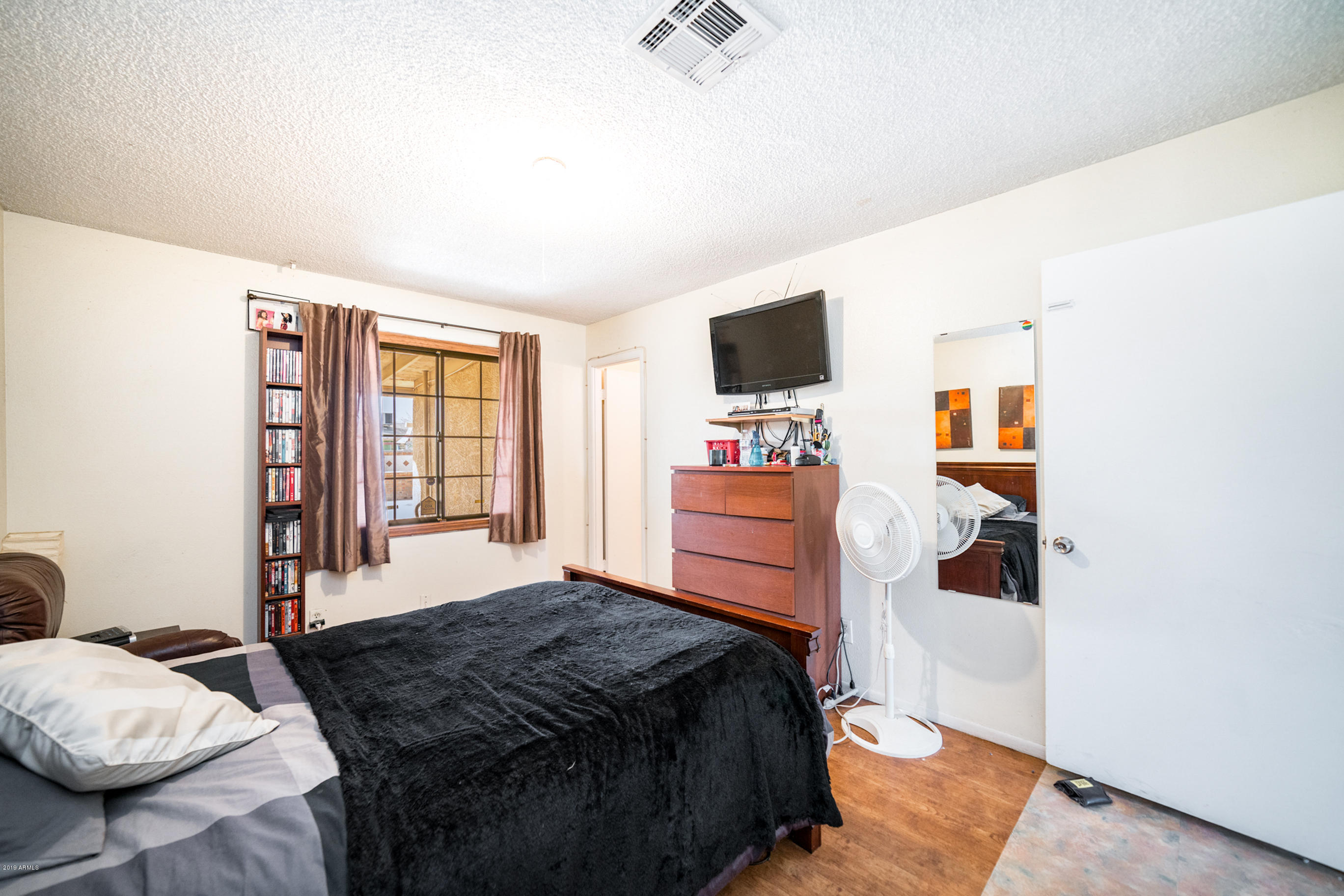 4635 East Wayland Road Phoenix, AZ 85040 - Photo 11 of 30 Master Bedroom