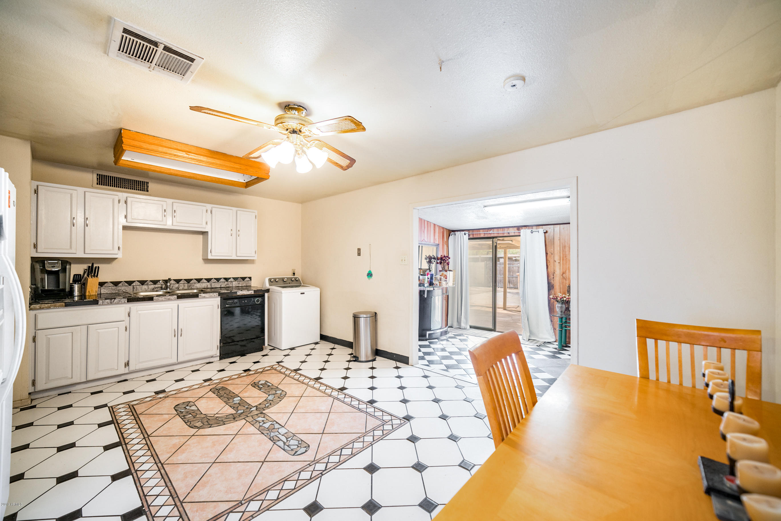 4635 East Wayland Road Phoenix, AZ 85040 - Photo 15 of 30 Kitchen