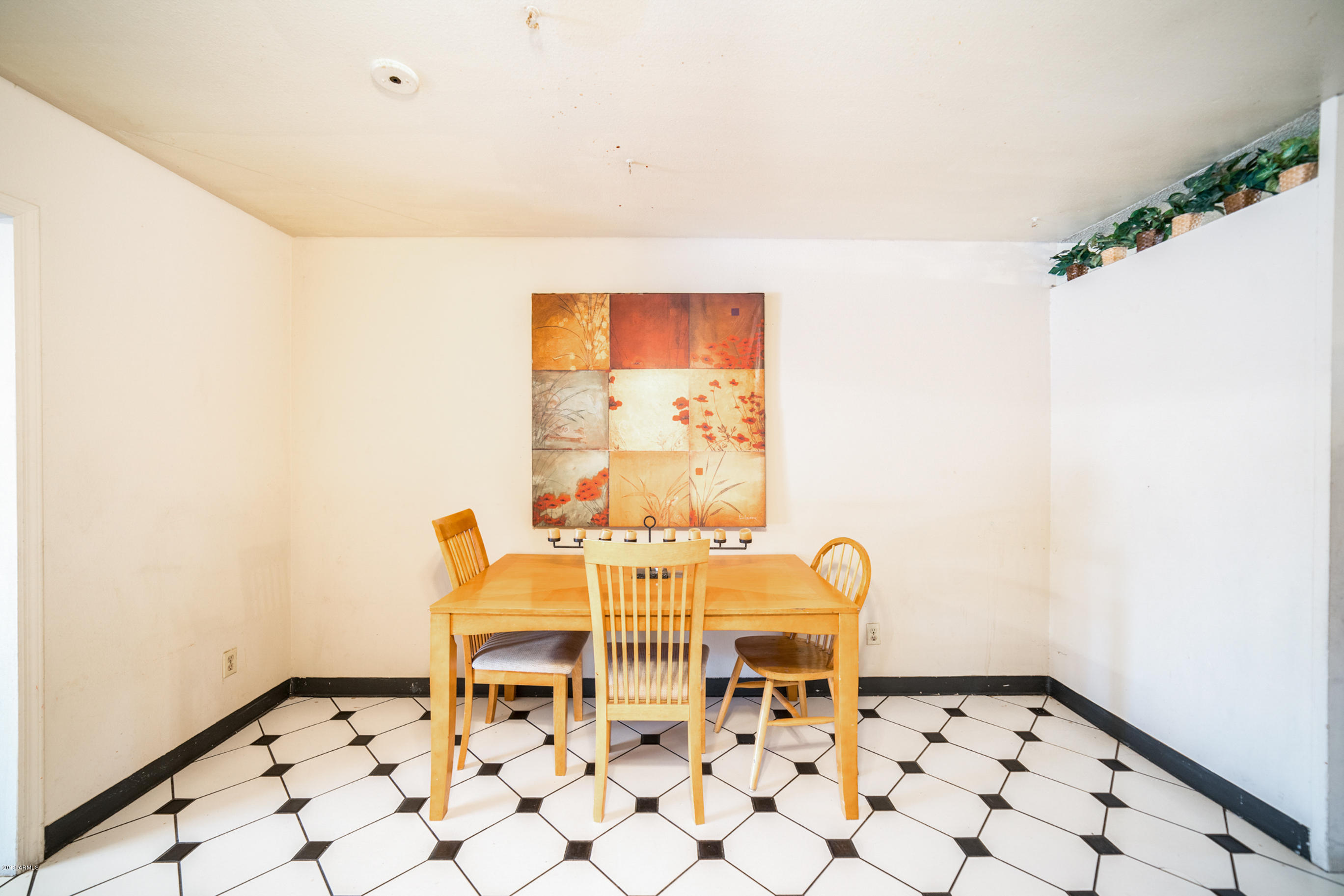 4635 East Wayland Road Phoenix, AZ 85040 - Photo 16 of 30 Breakfast Nook
