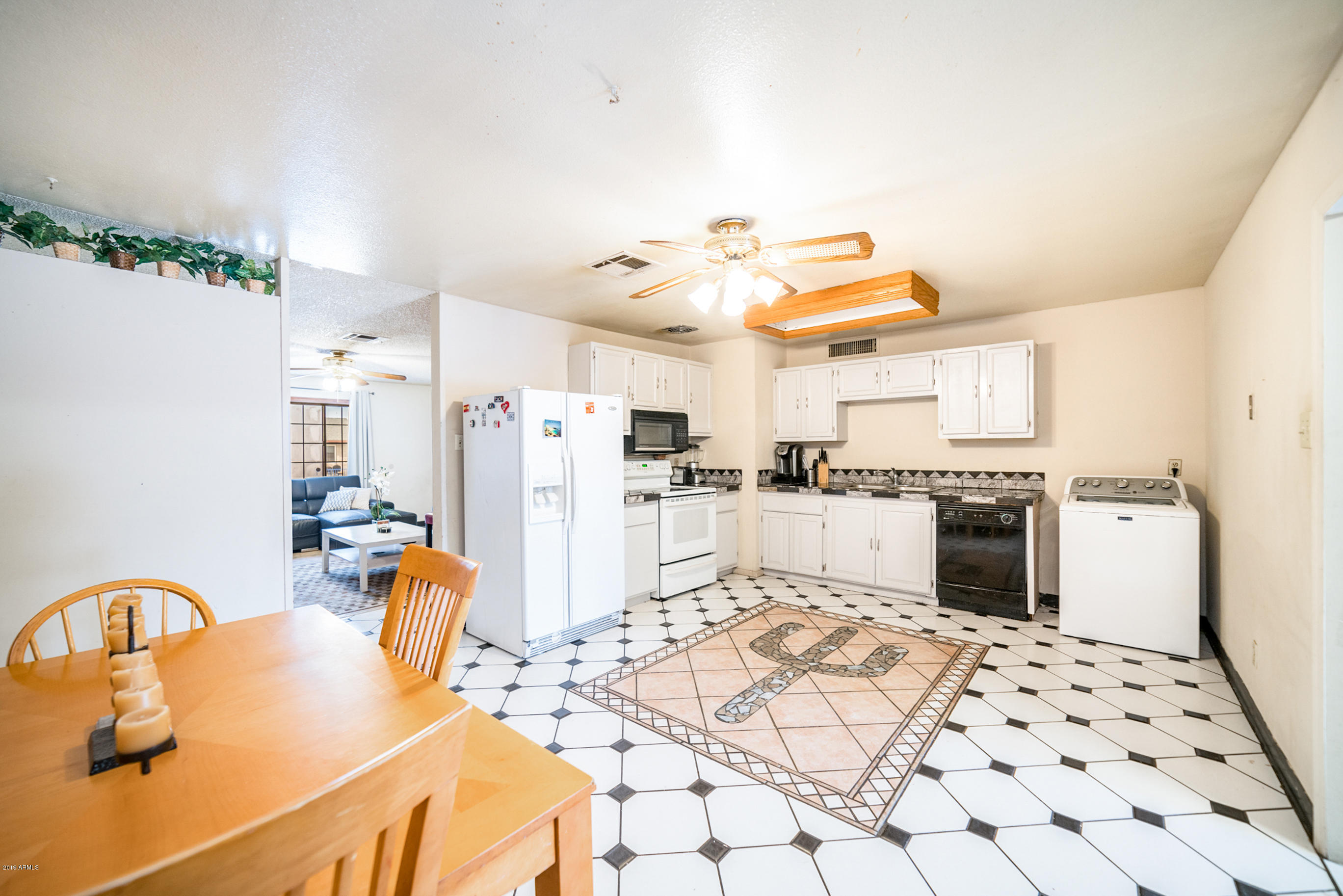 4635 East Wayland Road Phoenix, AZ 85040 - Photo 17 of 30 Kitchen