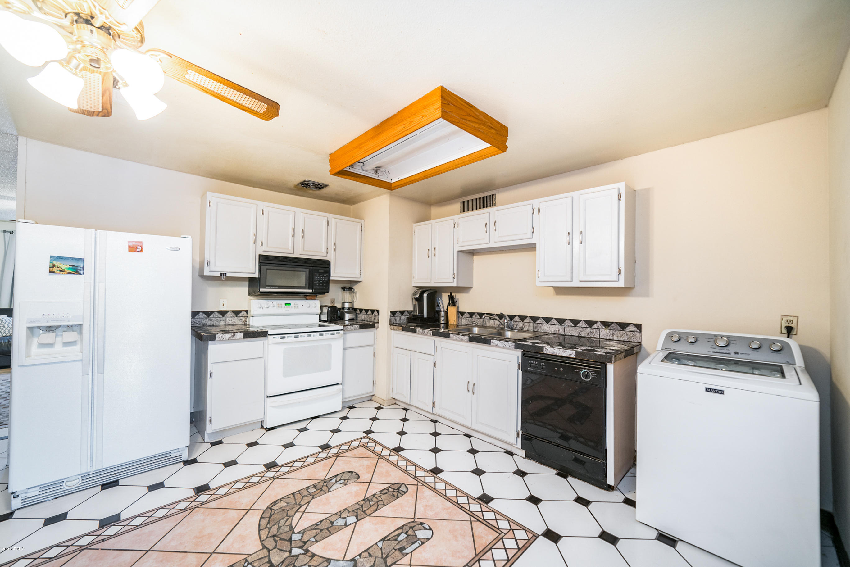 4635 East Wayland Road Phoenix, AZ 85040 - Photo 18 of 30 Kitchen