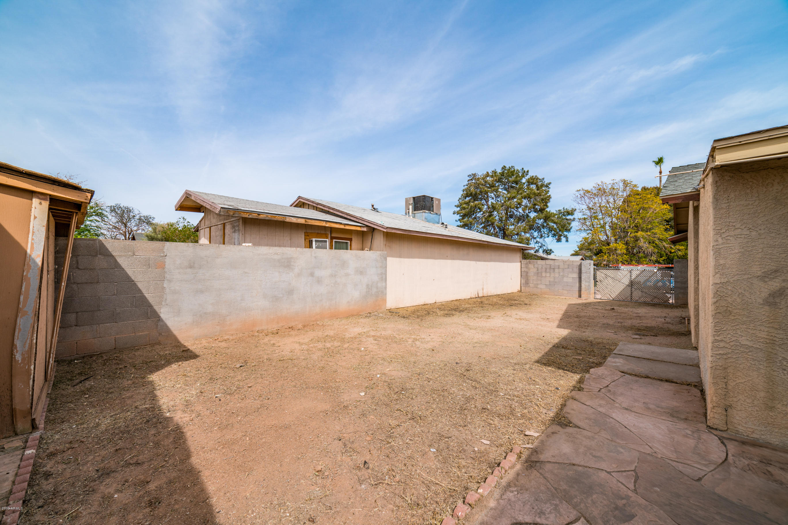 4635 East Wayland Road Phoenix, AZ 85040 - Photo 27 of 30 Side Yard