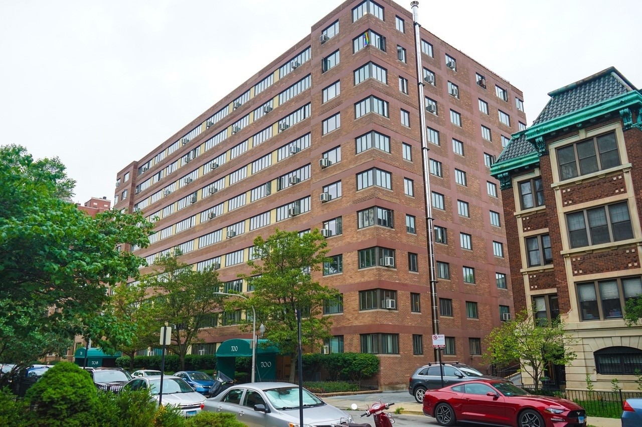 700 West Bittersweet Place, Unit 609 Chicago, IL 60613 - Photo 1 of 1