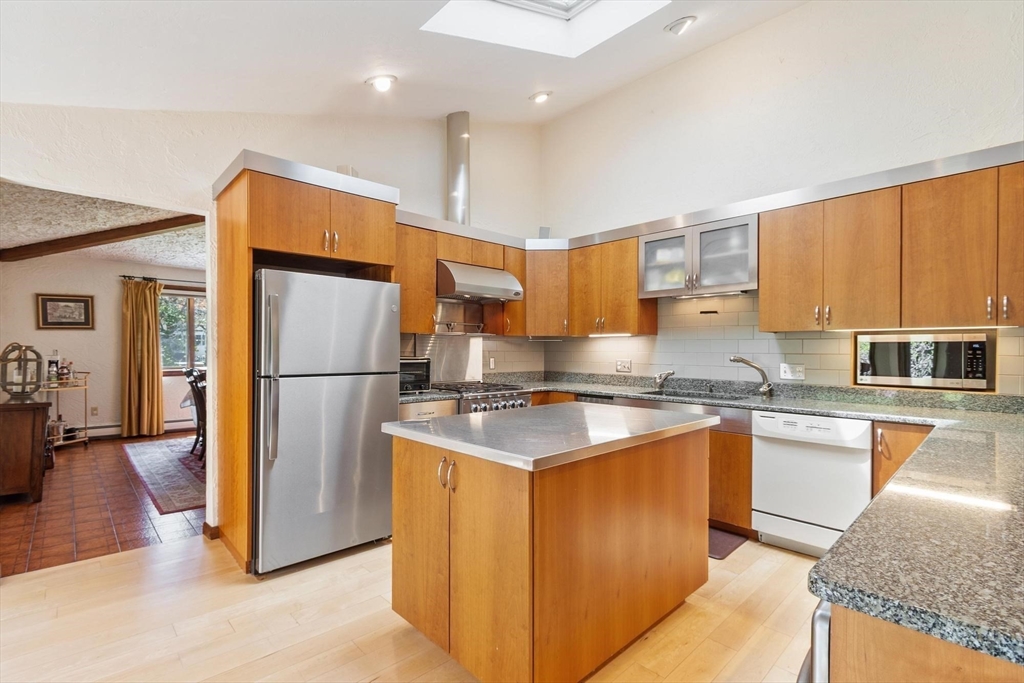 99 Beaver Road Reading, MA 01867 - Photo 4 of 42