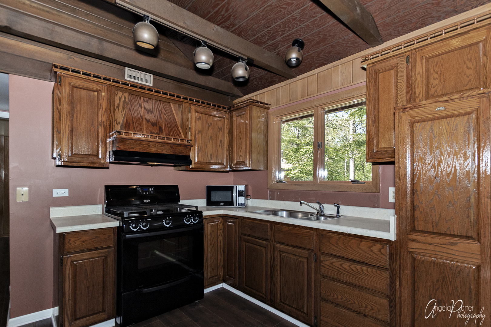 5014 Sunnyside Road Woodstock, IL 60098 - Photo 3 of 32