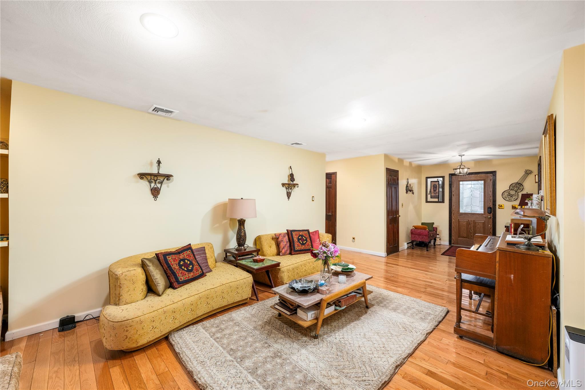 630 Union Valley Road Mahopac, NY 10541 - Photo 4 of 34 a living room with furniture