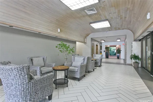 $1,600 | 747 Amana Street, Unit 614, Honolulu, HI 96814