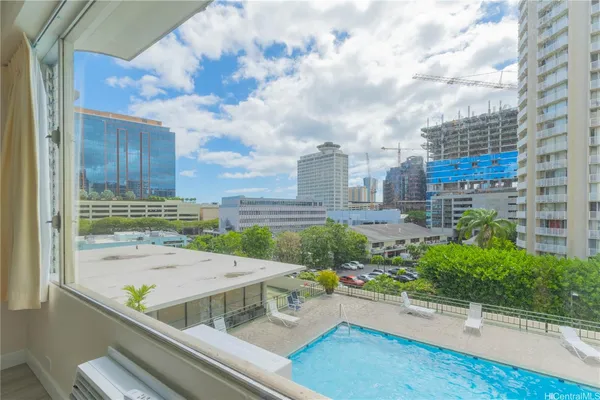 $1,600 | 747 Amana Street, Unit 614, Honolulu, HI 96814