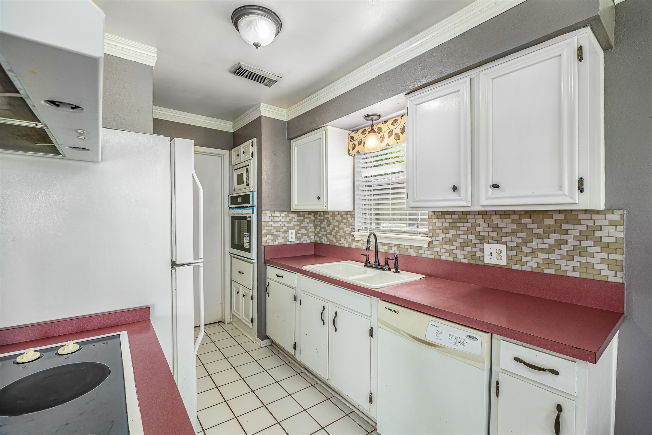 206 Kelly Lane Baytown, TX 77521 - Photo 16 of 38