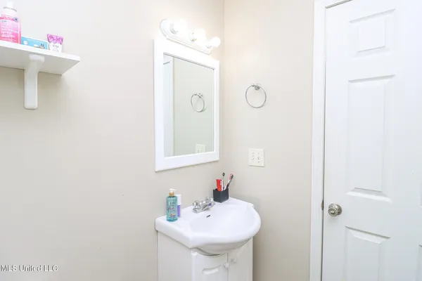 $525,000 | 2230 Wildwood Drive, Florence, MS 39073