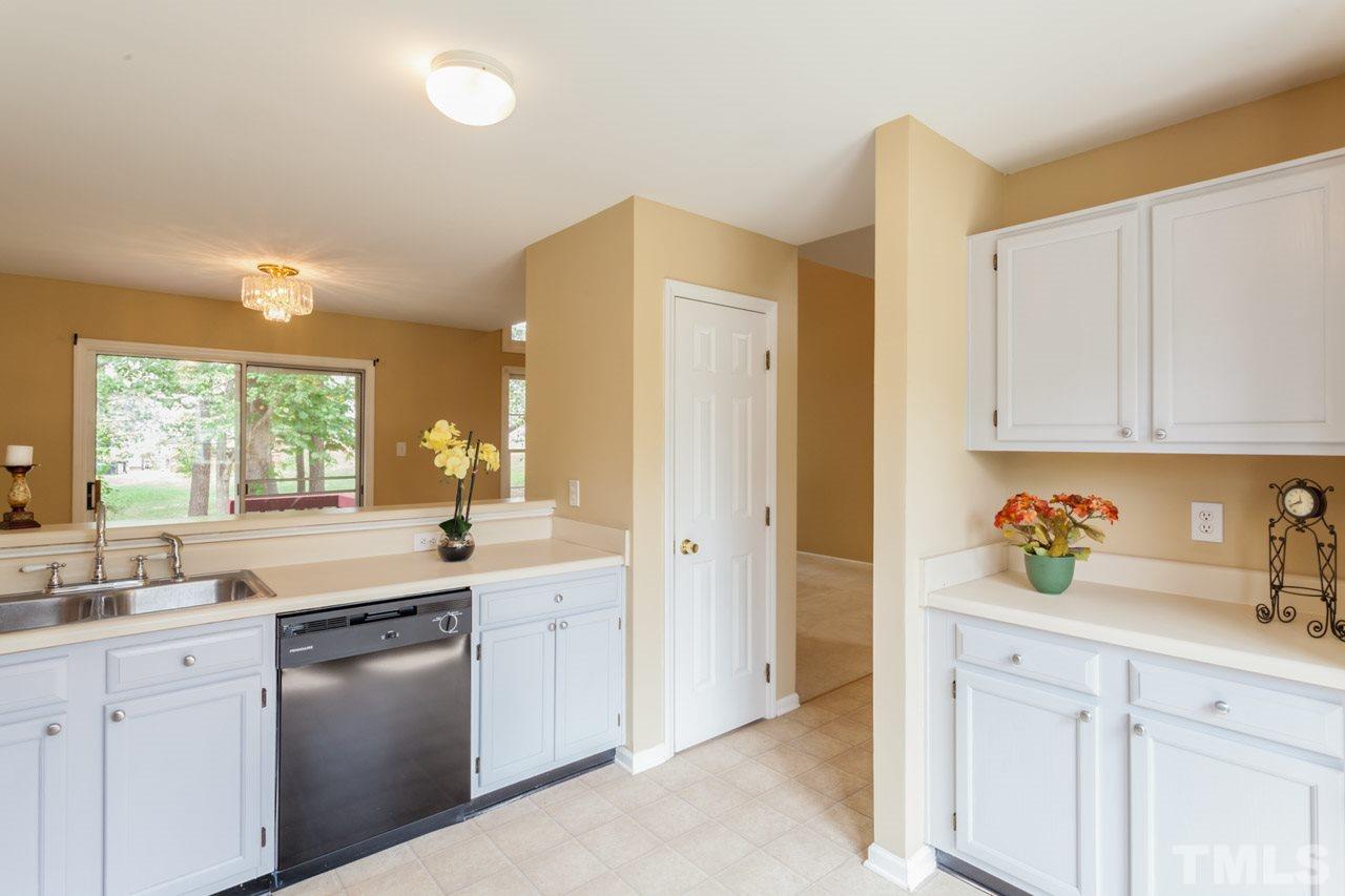 5217 Ryegrass Court Raleigh, NC 27610 - Photo 5 of 25 Gallery Image 5