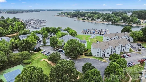 $625,000 | 18700 Nautical Drive, Unit 104, Cornelius, NC 28031