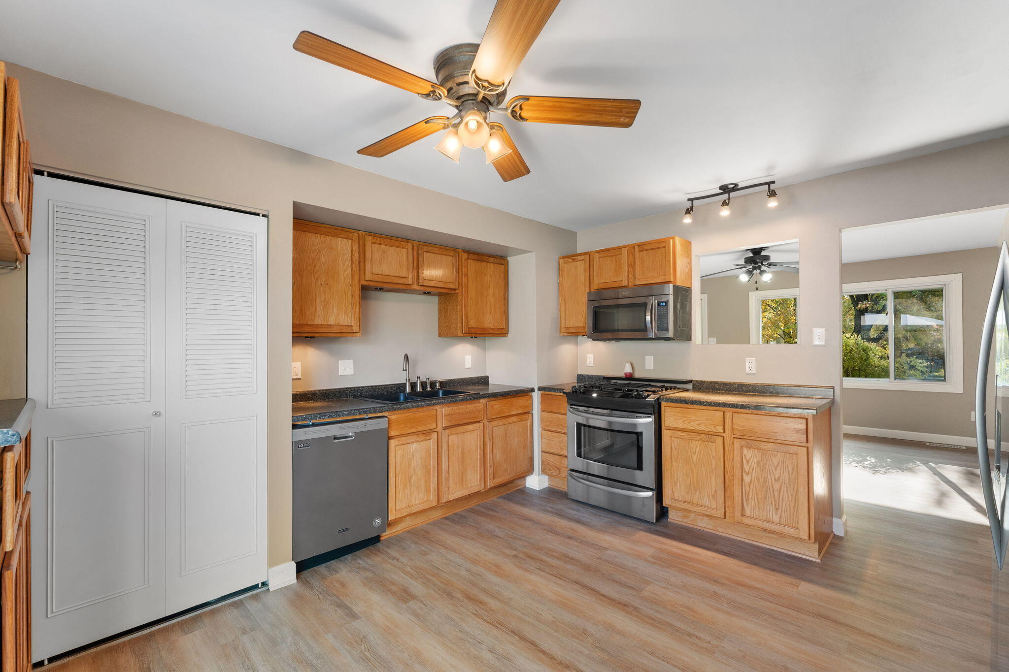 411 Nantucket Road Valparaiso, IN 46385 - Photo 9 of 31 2048x1365