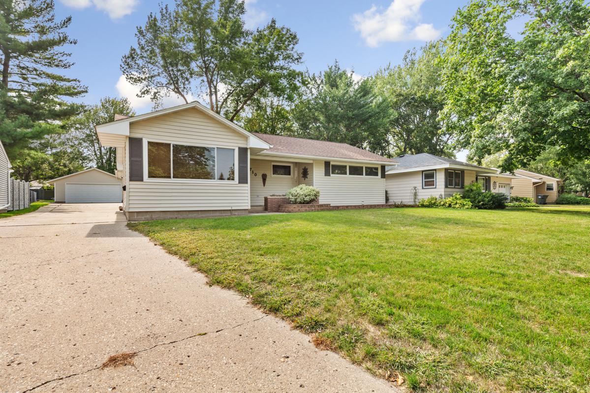 710 Upper Johnson Circle St. Peter, MN 56082 - Photo 2 of 34