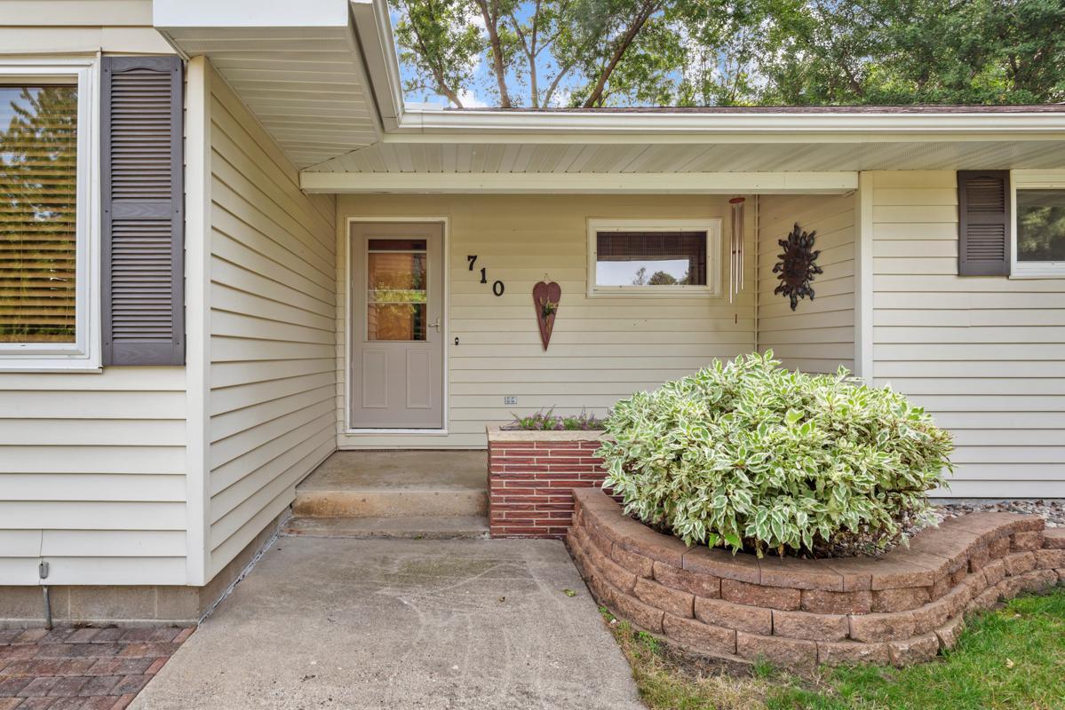 710 Upper Johnson Circle St. Peter, MN 56082 - Photo 3 of 34