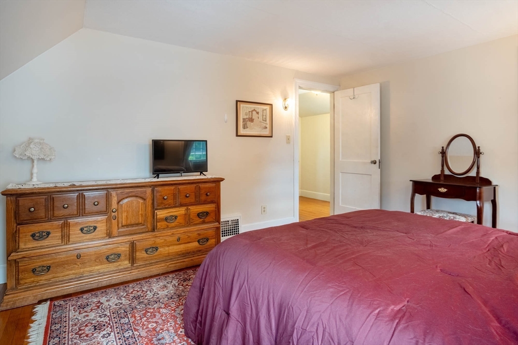 43 Ellsworth Avenue Springfield, MA 01118 - Photo 18 of 35