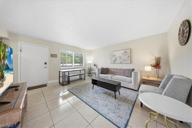 $195,000 | 3325 Airport Road, Unit U4, Naples, FL 34105