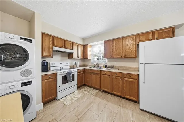 $195,000 | 3325 Airport Road, Unit U4, Naples, FL 34105