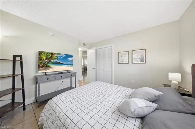 $195,000 | 3325 Airport Road, Unit U4, Naples, FL 34105