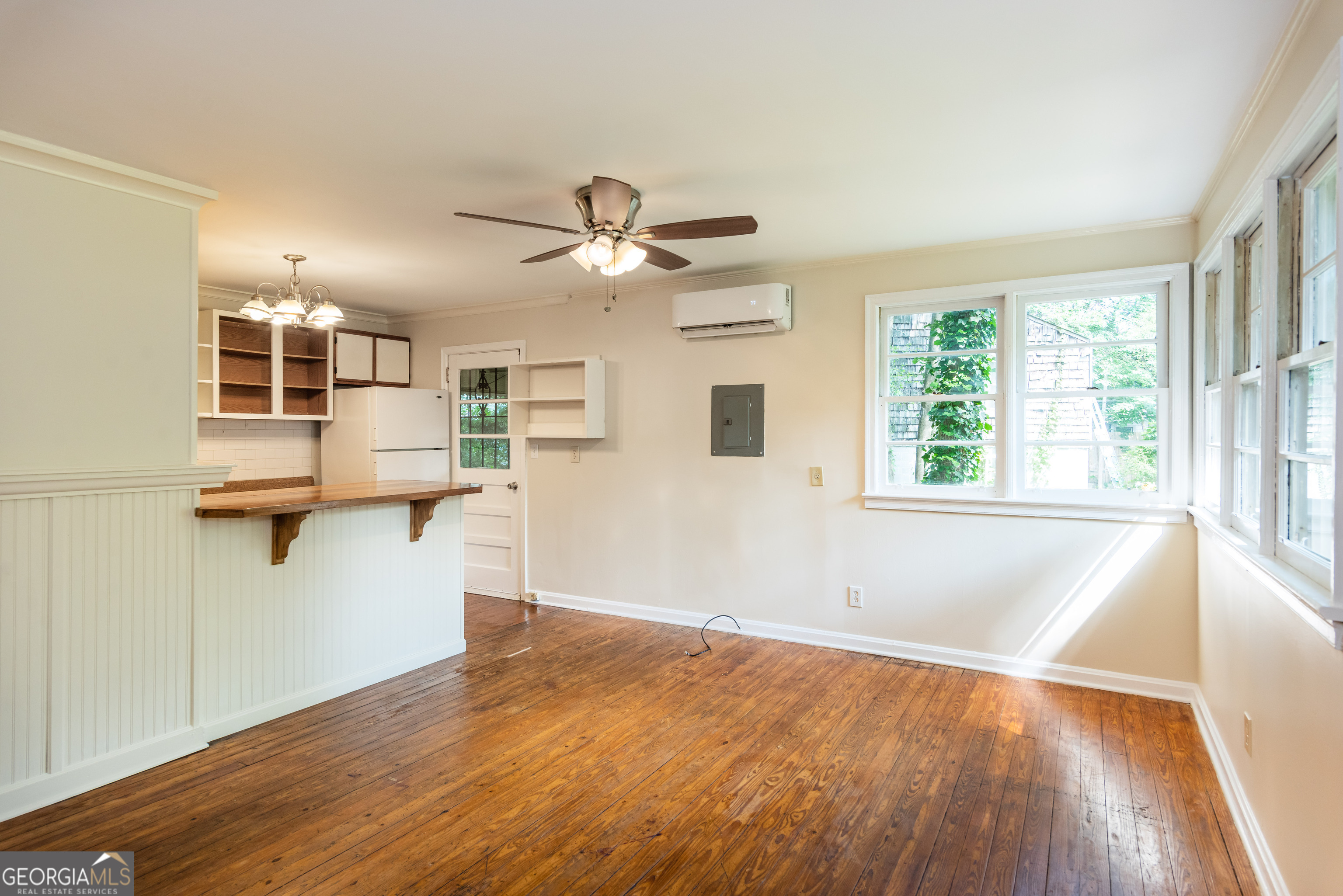 1318 Elizabeth Lane East Point, GA 30344 - Photo 4 of 13