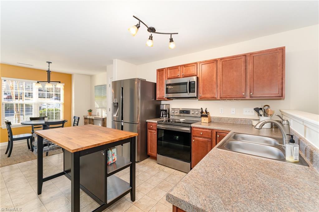 458 Ridgebrooke Drive High Point, NC 27265 - Photo 10 of 33