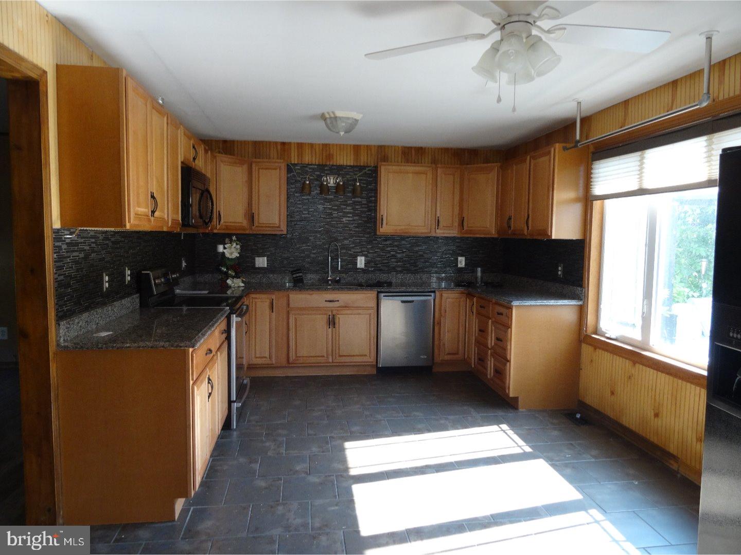 4828 Lake Road Newfield, NJ 08344 - Photo 3 of 9 Kitchen