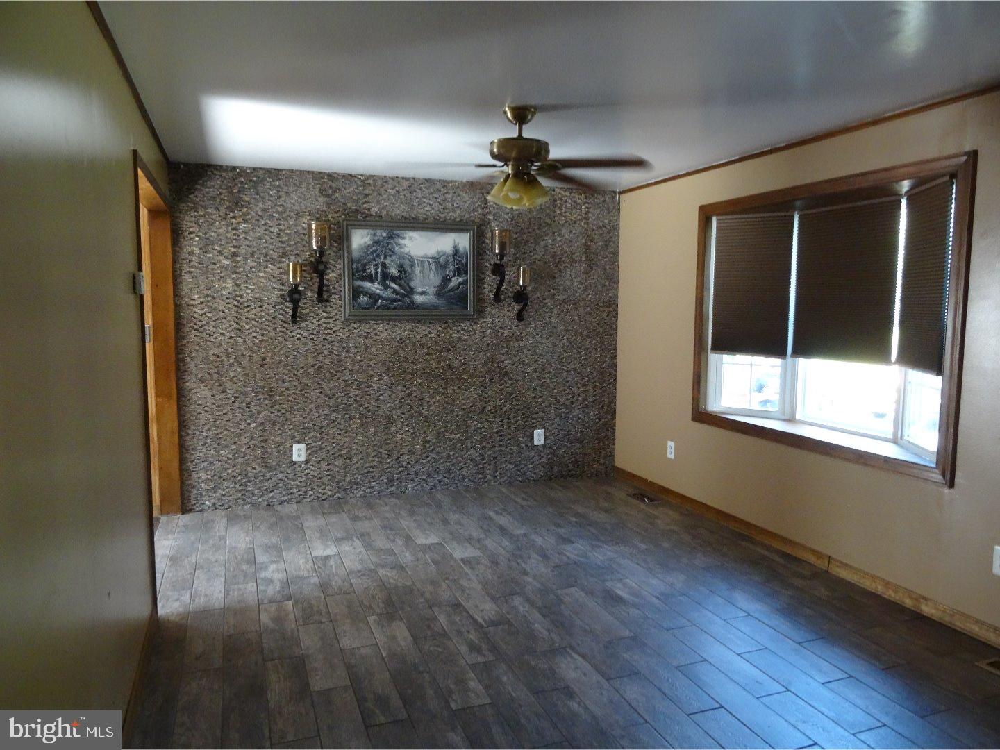 4828 Lake Road Newfield, NJ 08344 - Photo 5 of 9 Living Room