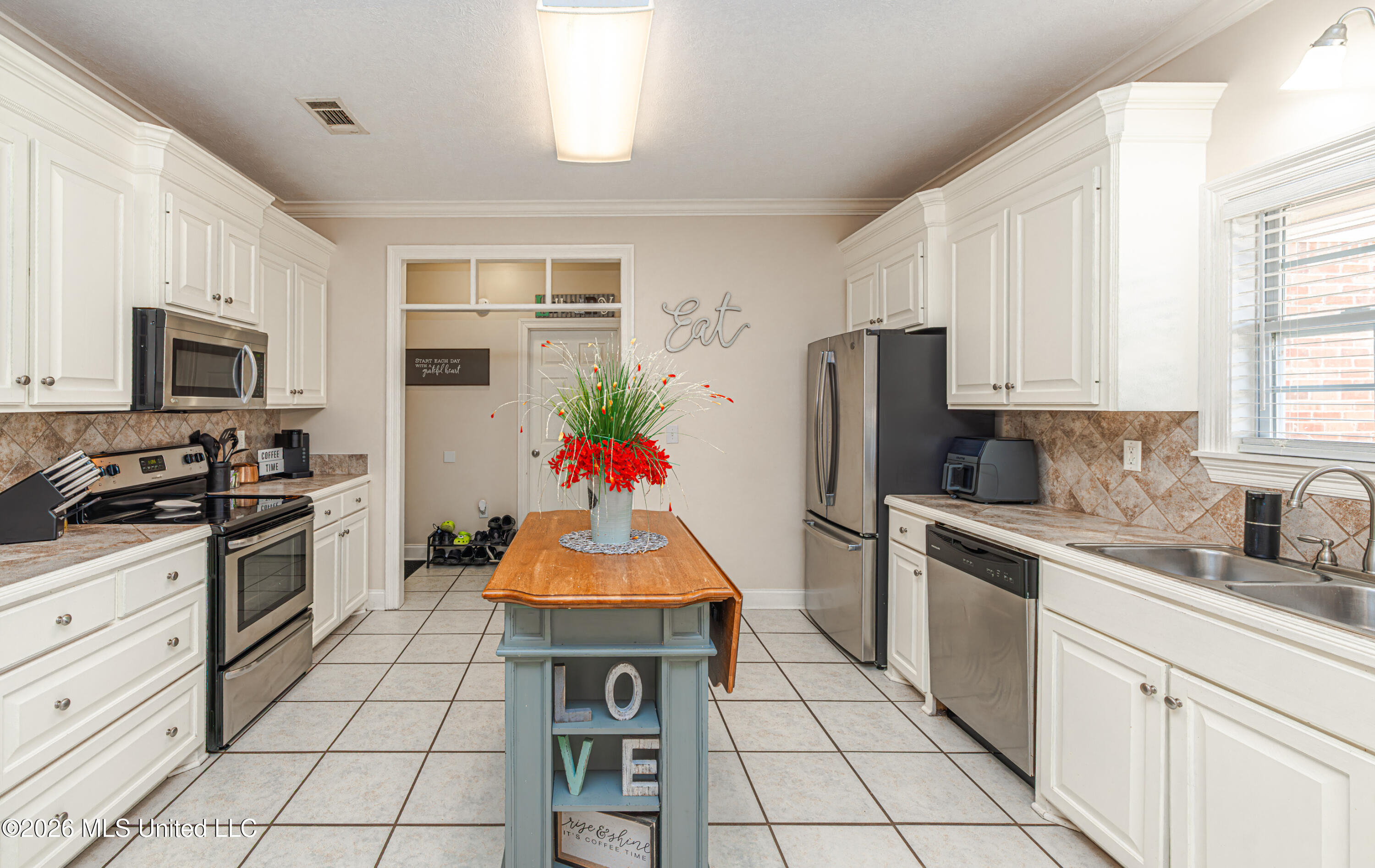 677 Parker Place Brandon, MS 39042 - Photo 10 of 34 1R4A5935