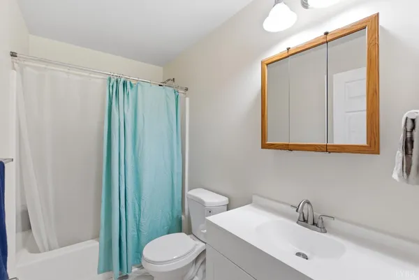 $282,500 | 10406 Richmond Highway, Lynchburg, VA 24504
