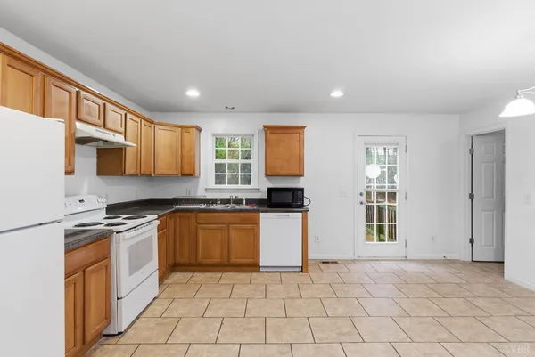 $282,500 | 10406 Richmond Highway, Lynchburg, VA 24504